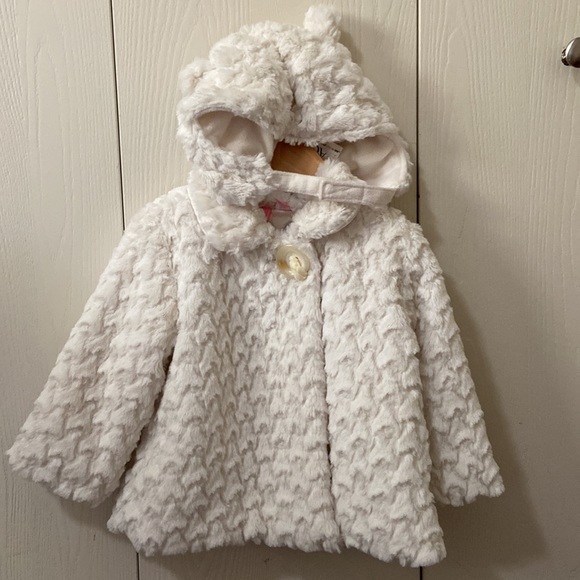 The Children’s Place Off-White Faux Fur Coat and Hat - Picture 2 of 9